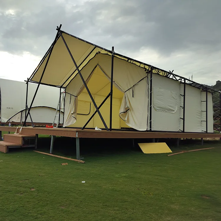 Luxe grote camping-tent in hotelstijl