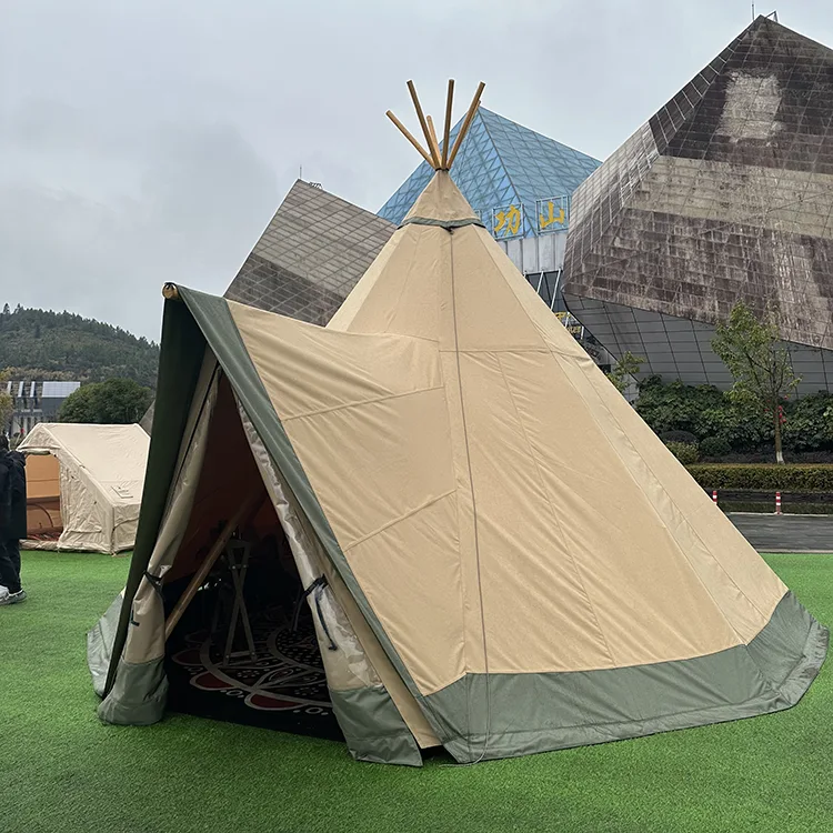 Buiten houten accommodatie Indiase tent